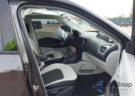 2018 Jeep Compass Latitude 4X4 from USA, damaged, VIN 3C4NJDBB9JT142781